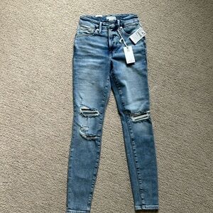 Good American - Good Legs Skinny Jean. Size 0/25. Inseam 29”.